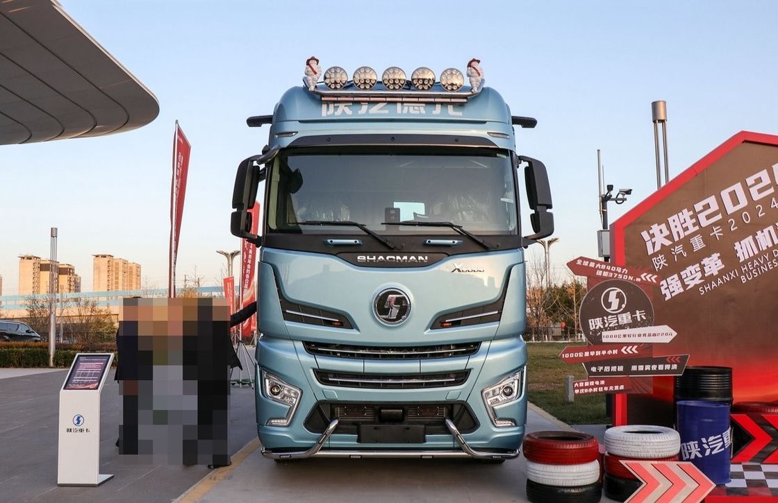 Shacman X6000 4x2 6x4 510hp Yeni Shacman Traktör Kamyon Yakıt Tankı 400-500L