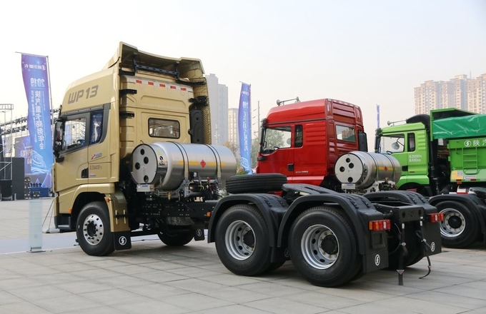 X3000 Highly 2000mm Euro 2/Euro 3/Euro 5 Tractor Truck with Engine Capacity 8L and Air Suspension 3