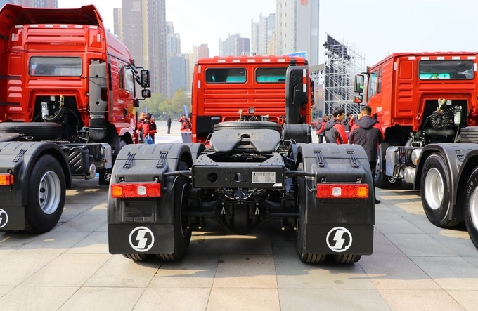 Shacman X3000 6X4 Mining Crane Heavy Truck 10 12 Wheeler Tractor Trailer Trucks 2
