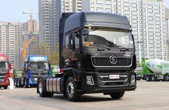 الشاحنة الثقيلة الأكثر موثوقية 4 * 2 شاحنة الجرار X5000 6X4 6X6 يورو 5 1