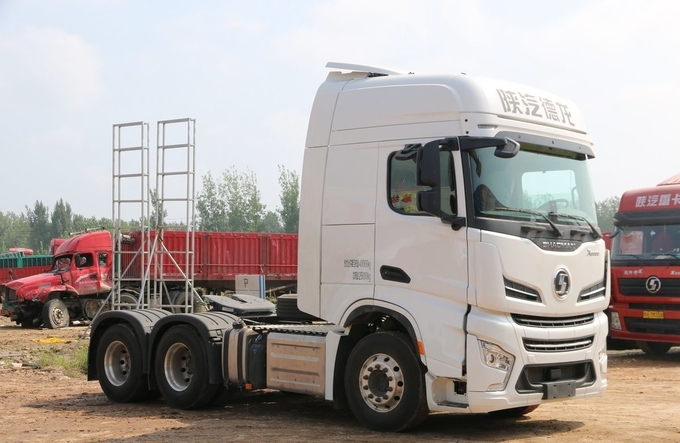 Good Condition 2024 6*4 Truck Shacman X6000 Tractor Trucks 0km Used Shacman Truck 0