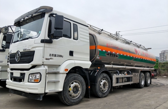 공장 공급 371 hp 273 Kw 6x4 오일 트럭 탱커 차량 갤런 연료 탱크 트럭 1