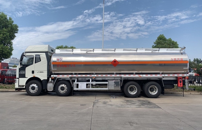 공장 공급 371 hp 273 Kw 6x4 오일 트럭 탱커 차량 갤런 연료 탱크 트럭 0